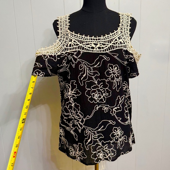 Lauren Michelle Tops - #14)  Lauren Michelle Black and cream Crochet Floral Blouse